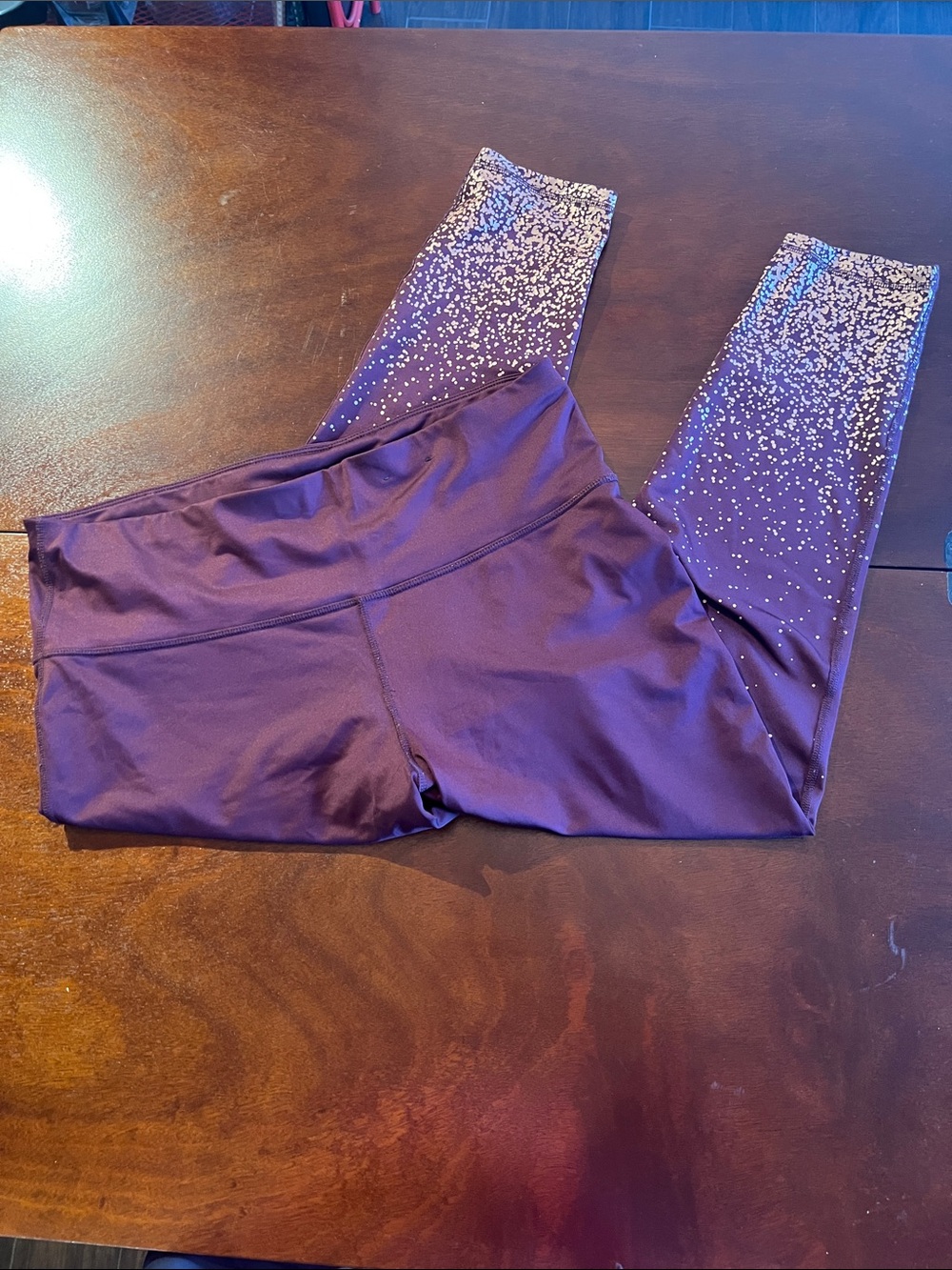 Xersion burgundy 3/4 length Leggings with rose gold ombré Dot Accent
